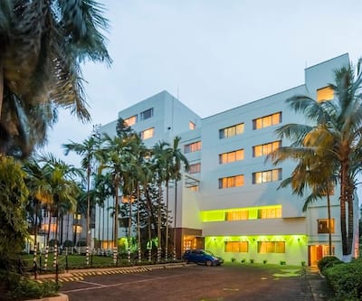 https://imgcld.yatra.com/ytimages/image/upload/t_hotel_yatra_city_desktop/v1478596392/Domestic Hotels/Hotels_Durgapur/Peerless Sarovar Portico - Durgapur - A Sarovar Hotel/Overview.jpg